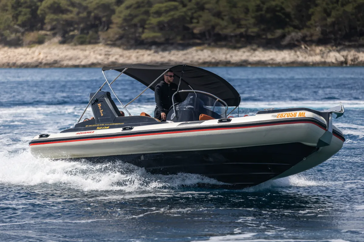 Luxury speed boat available for private rental in Mali Lošinj.